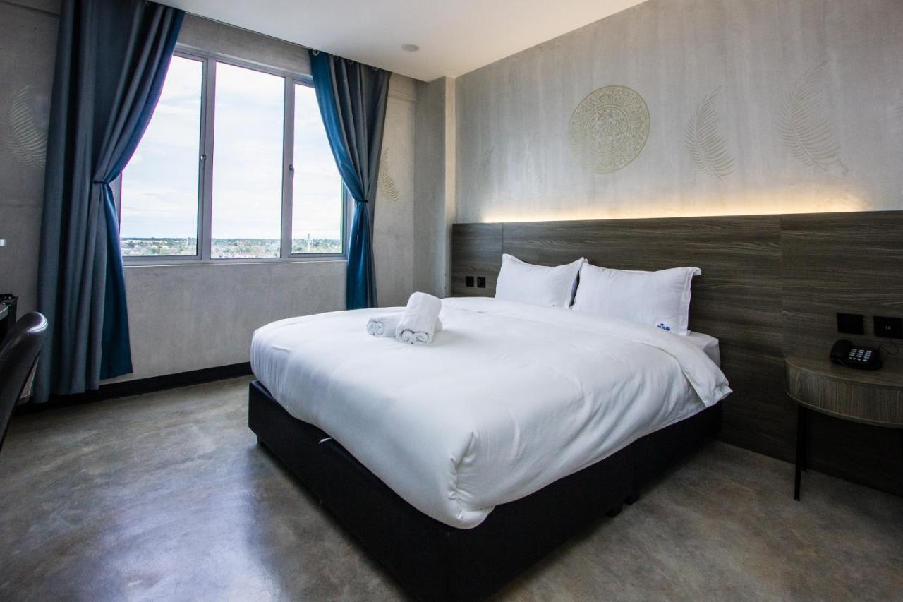 Sri Indar Hotel & Suites Parit Buntar Exterior foto