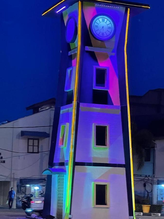 Sri Indar Hotel & Suites Parit Buntar Exterior foto
