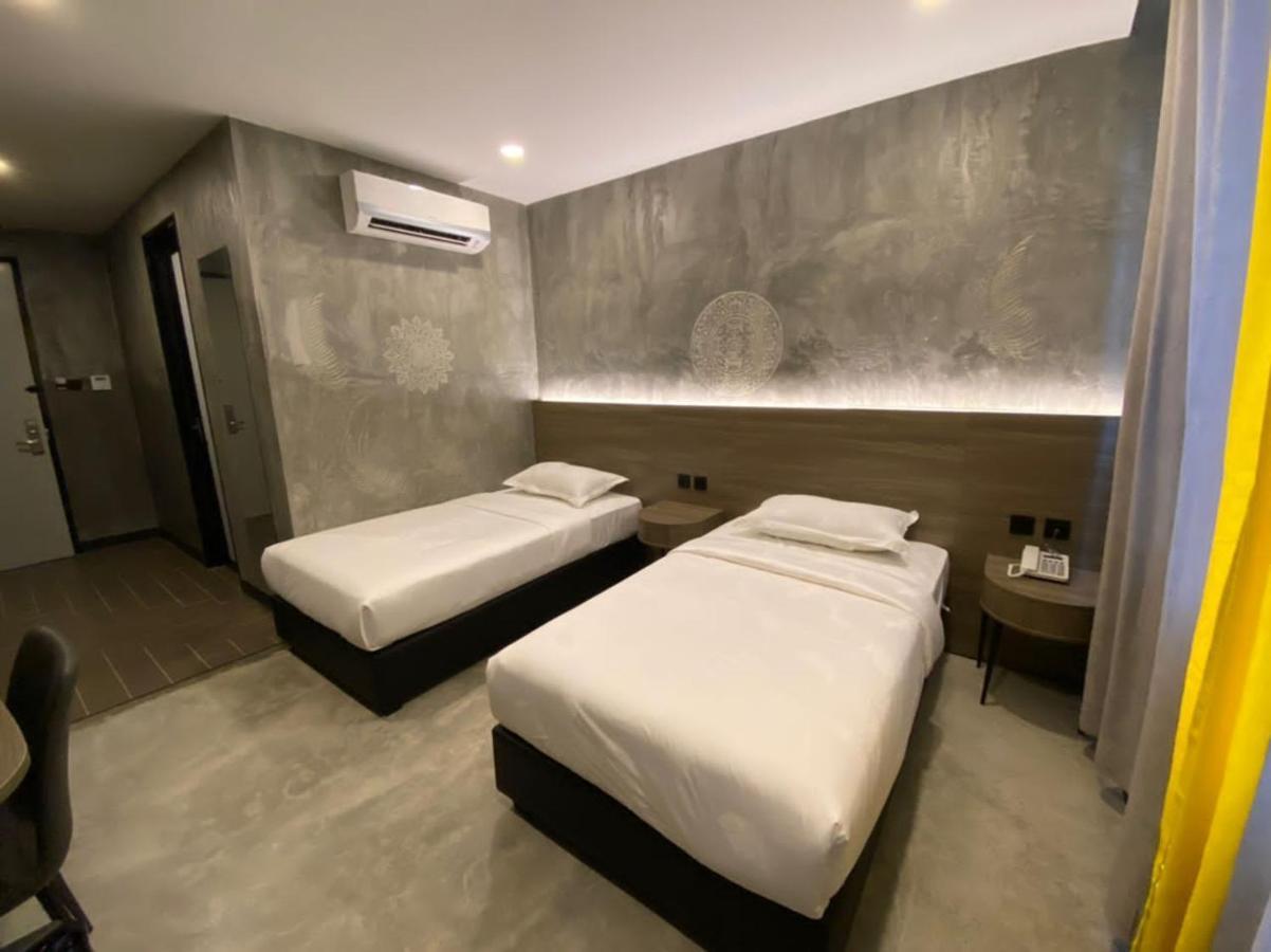 Sri Indar Hotel & Suites Parit Buntar Exterior foto